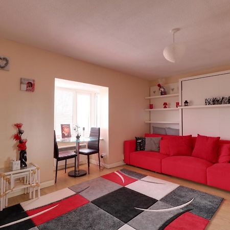 Luxury Studio Apartment Northolt  Екстериор снимка