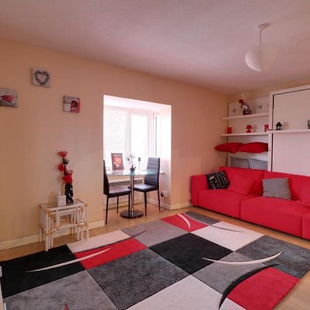 Luxury Studio Apartment Northolt  Екстериор снимка